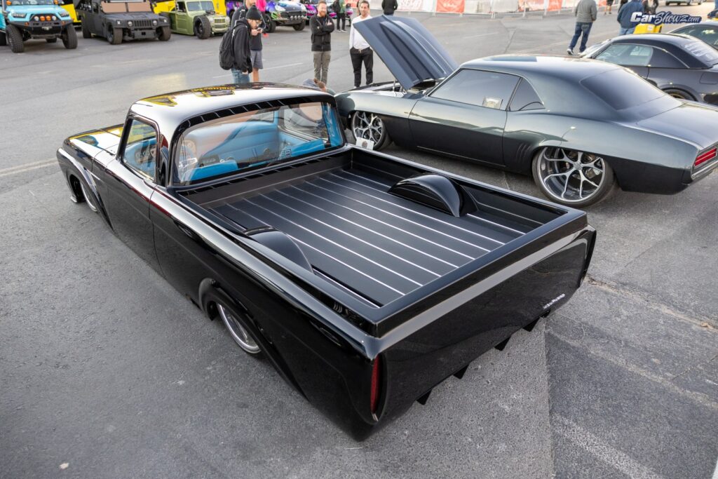 Rear view Ford F1